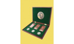 Футляр деревянный для 3 монет 25 р. в капсулах и 3 монет 25 р. в блистере ФИФА 2018. Кубок